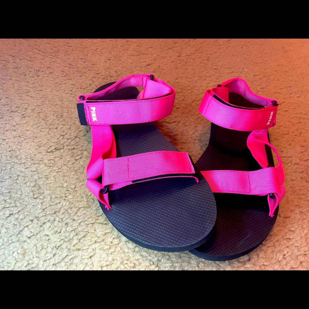 VICTORIA SECRETS//PINK sandals